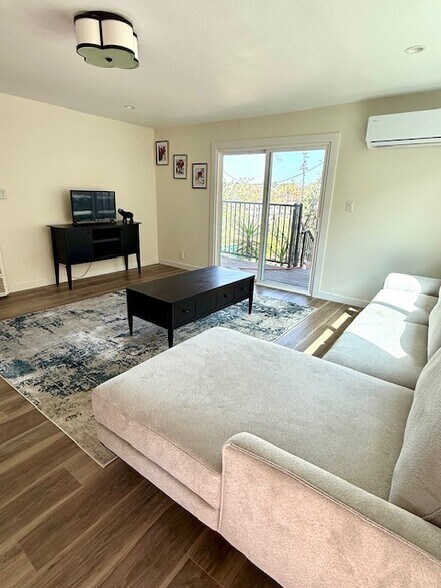 Building Photo - 3942 Manzanita Dr