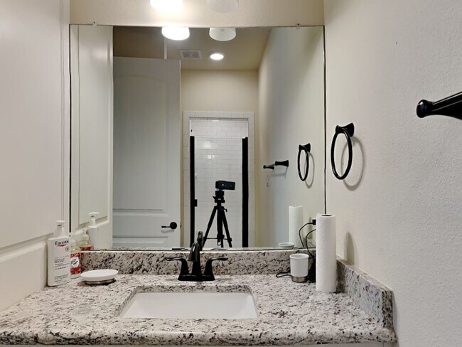 Building Photo - Experience Resort-Style Living in the Prestigious Gated Community of Bella Flora.