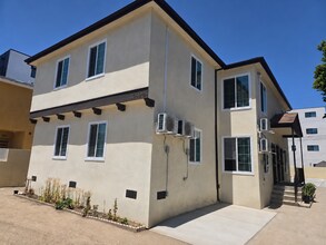 Building Photo - 1349 W 35th Pl