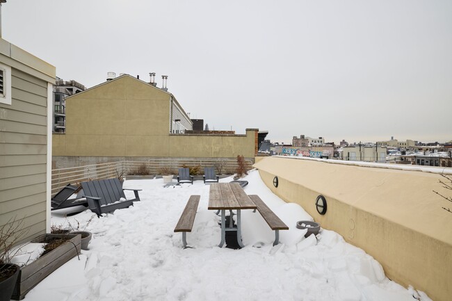 Building Photo - 318 Knickerbocker Ave