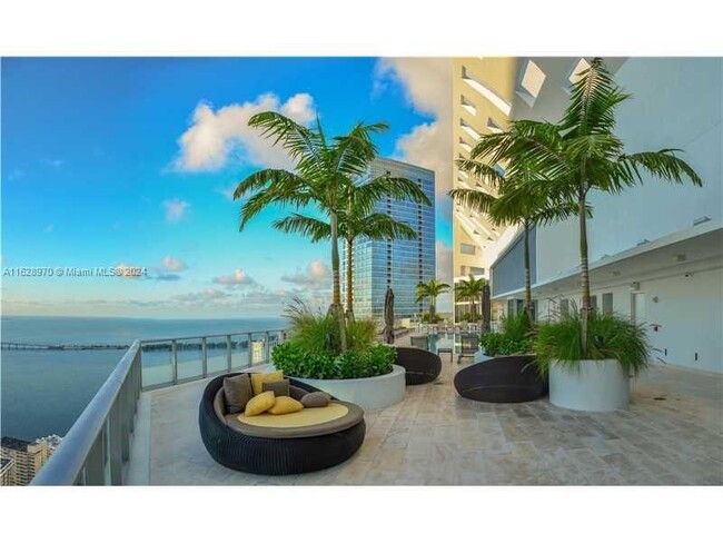 Building Photo - 1300 Brickell Bay Dr