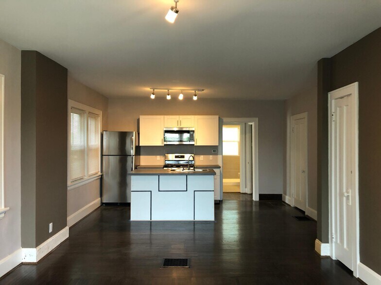 Building Photo - 2143 Hannaford Ave