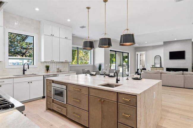 Building Photo - 2106 S Cortez Ave