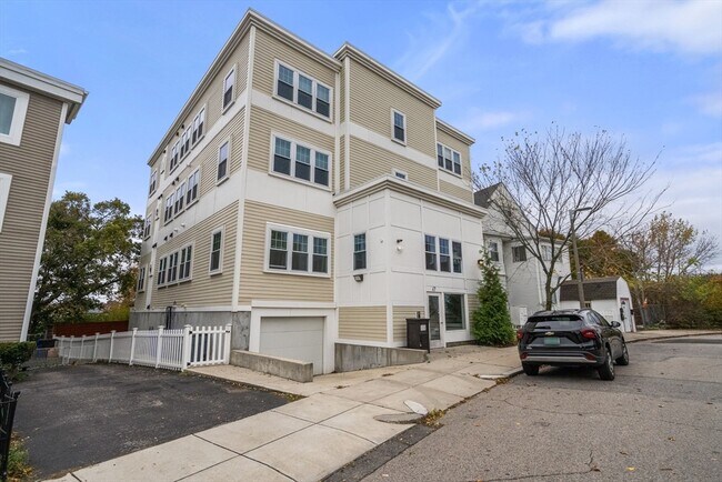 Building Photo - 47 Sargent St