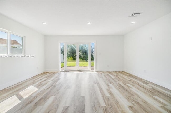 Building Photo - 8705 Tahiti Ln