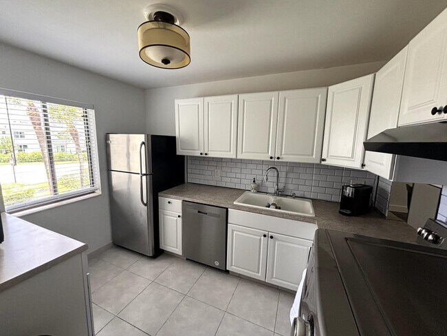 Building Photo - 4070 Tivoli Ct