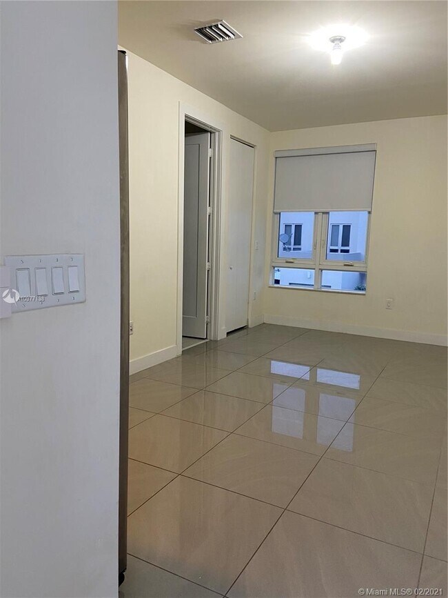 Building Photo - 6331 NW 105th Ct