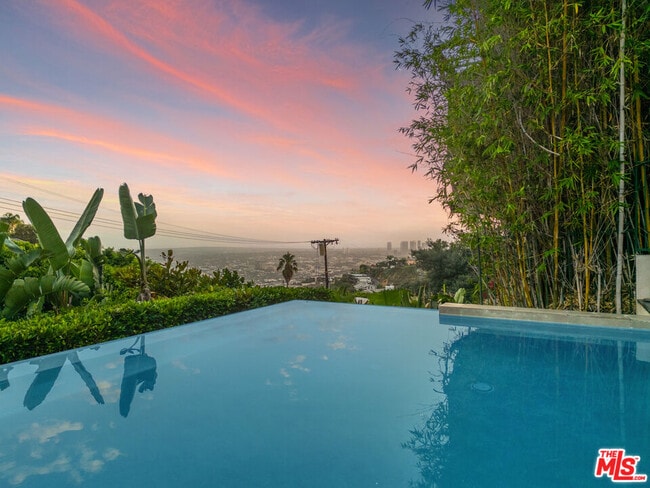 Building Photo - 1717 Sunset Plaza Dr