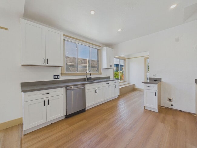 Building Photo - 58 Vale St