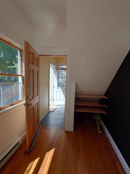 Building Photo - 11 Hinckley St