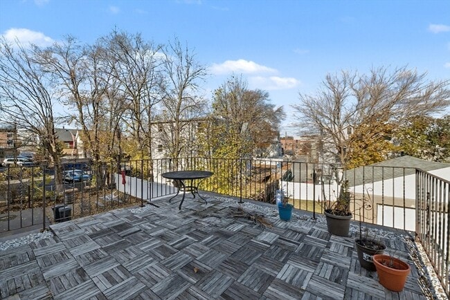 Building Photo - 46 Waverly St