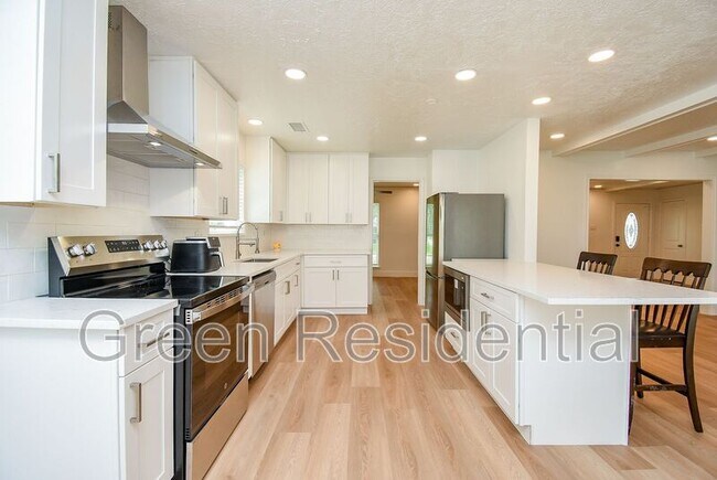 Building Photo - 4947 Cheena Dr