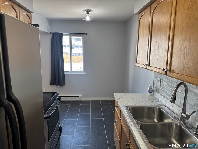 Building Photo - 4 Glenwood Ave