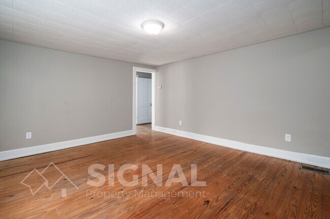 Building Photo - 759 Hopkins Dr