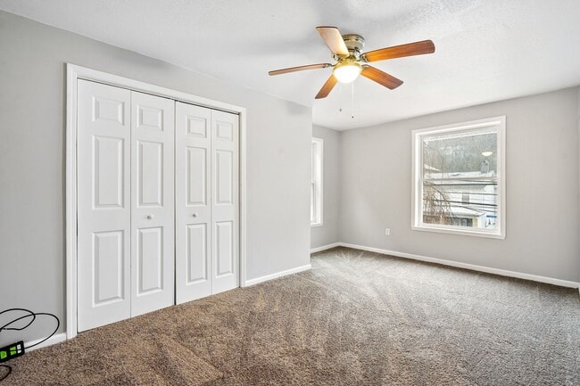 Building Photo - 410 Lorenz Ave