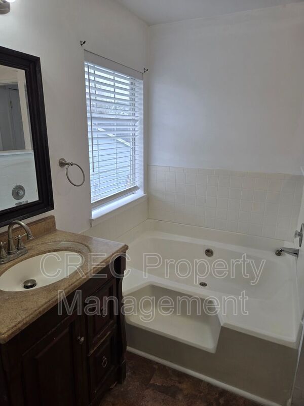 Building Photo - 3019 Woodington Pl
