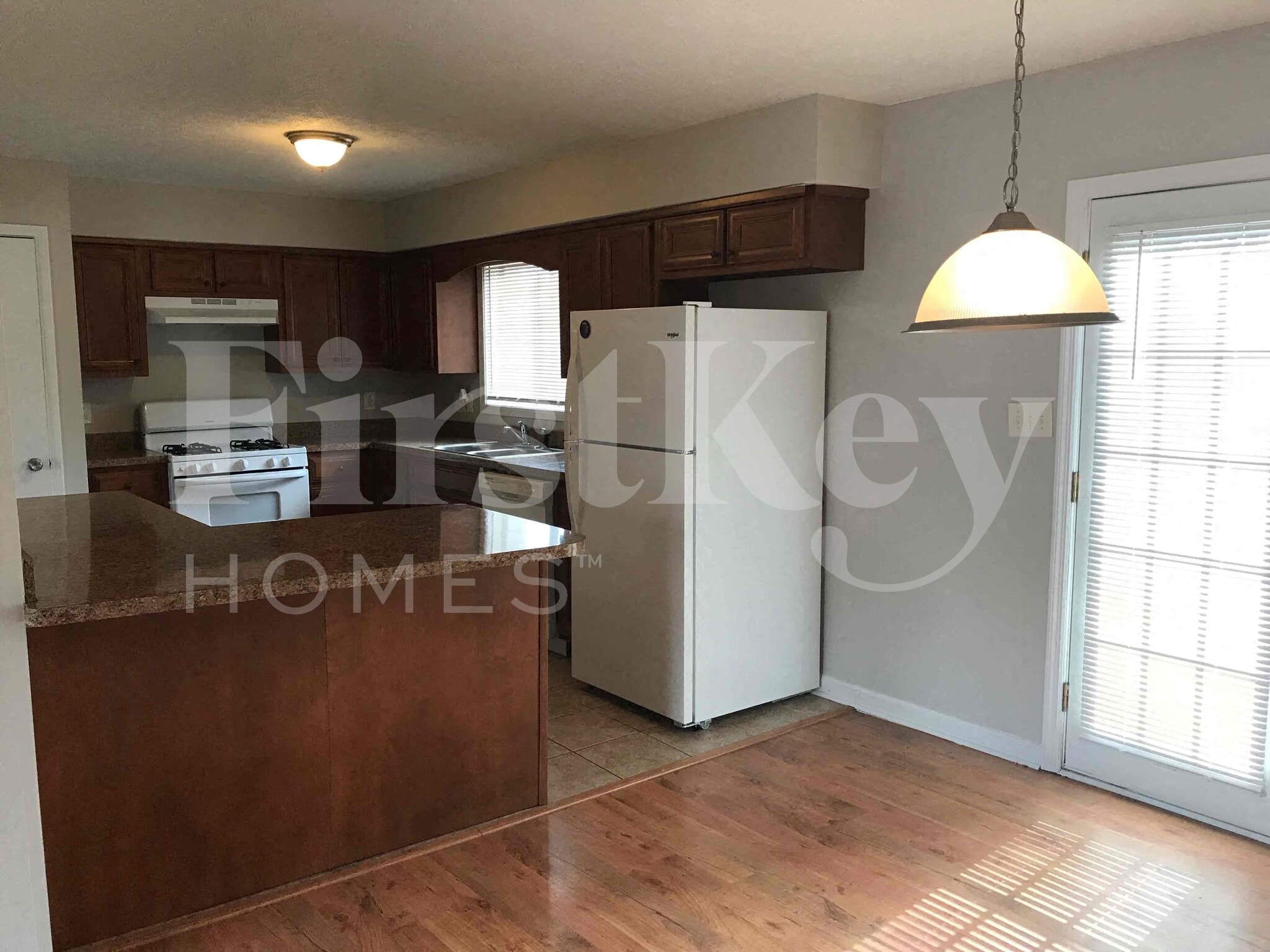 Building Photo - 1006 Hicksmil Ct SW