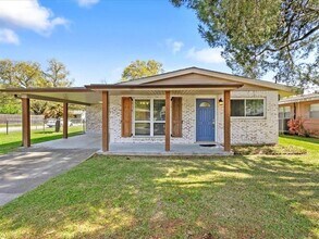 Building Photo - 717 Wiegand Dr
