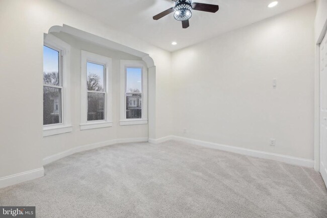 Building Photo - 3041 Belmont Ave