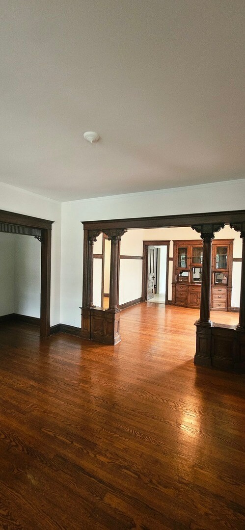 Building Photo - 608 S Grove Ave