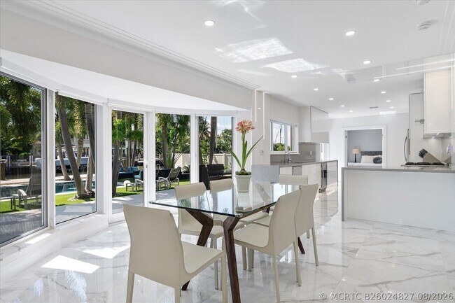 Building Photo - 207 Royal Palm Dr