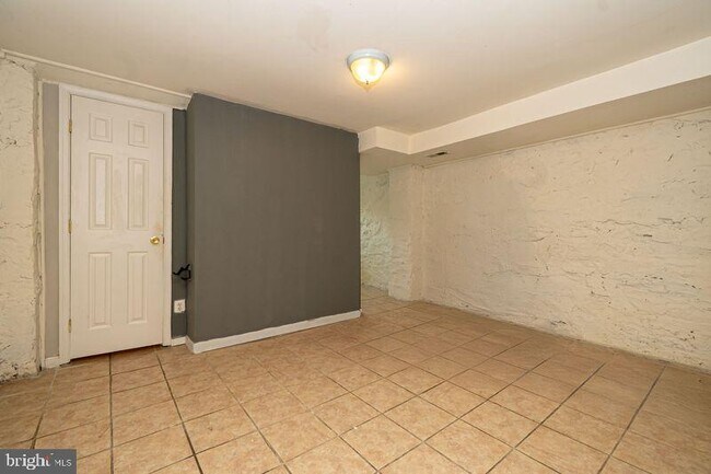 Building Photo - 307 E 25th St