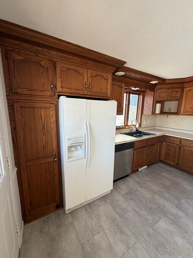 Building Photo - 7431 Lake Dr