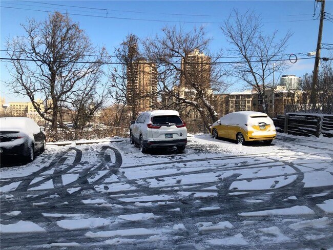 Building Photo - 520 Ridgewood Ave