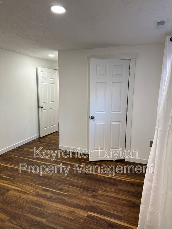 Building Photo - 992 4725 S