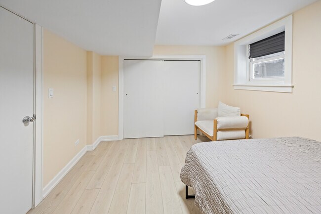 Building Photo - 5219 W Deming Pl