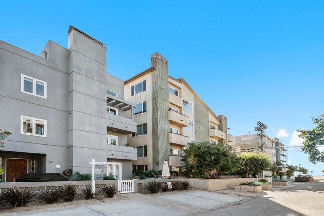 Building Photo - 20 Quarterdeck St