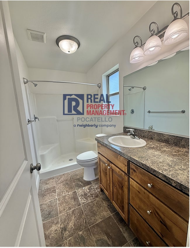 Building Photo - Beautiful 3 bed 2 bath house - 2 car Garage