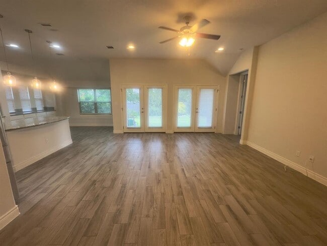 Building Photo - 150 Summer Pointe
