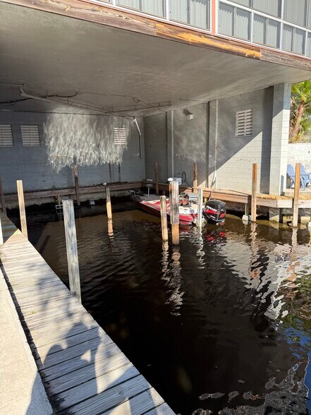 Building Photo - 160 N Lakeview Dr