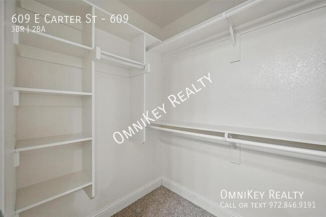 Building Photo - 609 E Carter St