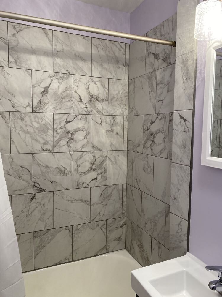 Bathtub & Shower - 215 Maple St