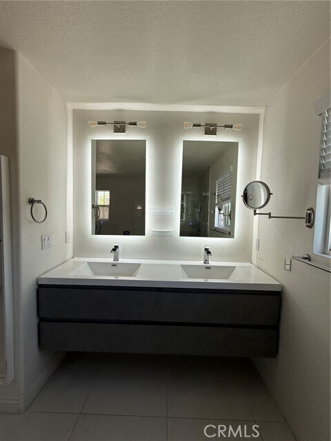 Building Photo - 436 N Placer Privado