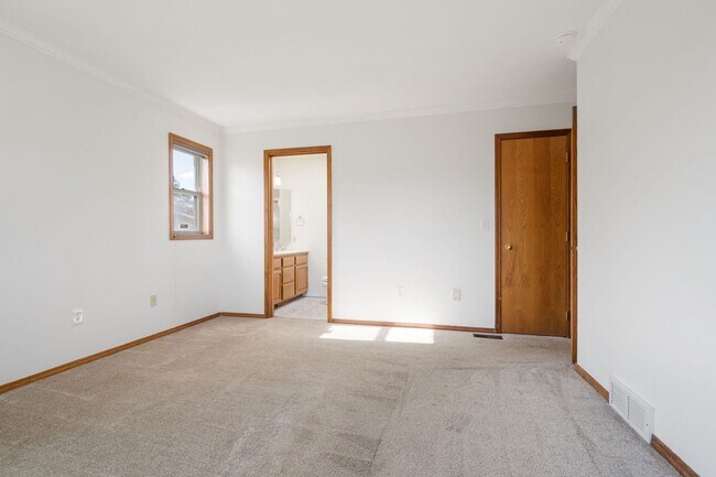 Building Photo - Spacious 4 Bed, 3 Bath Home | Central Vall...
