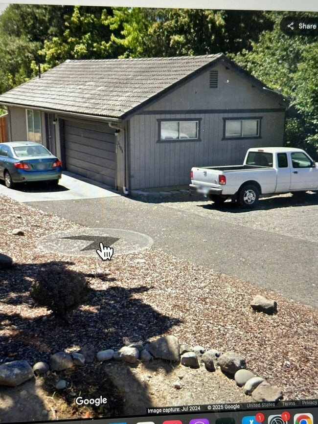 Building Photo - THIS 1 BEDROOM 1 BATH IS A GEM ON THE EAST SIDE OF MEDFORD