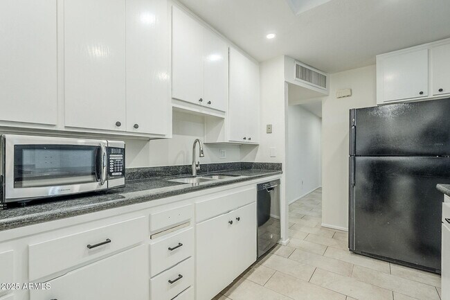 Building Photo - 125 E Papago Dr