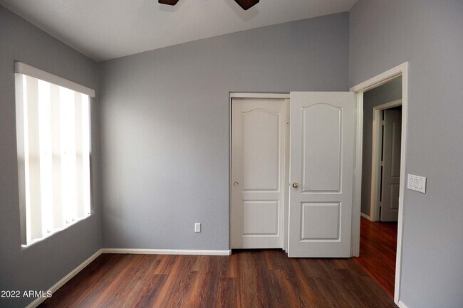 Building Photo - 11217 W Edgemont Ave