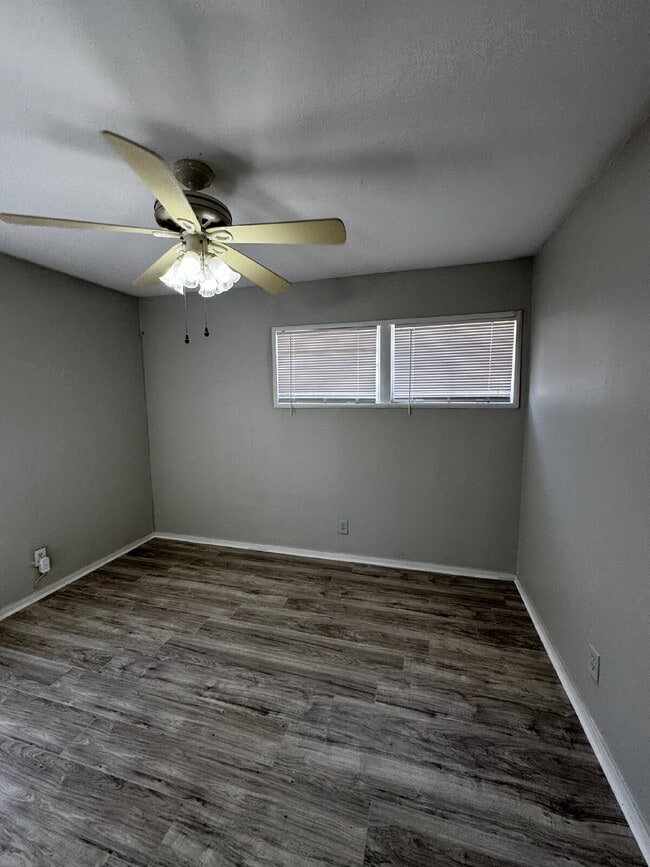 Building Photo - "Charming 3-Bed Oasis with Spacious Living in Prime Lubbock Location!"