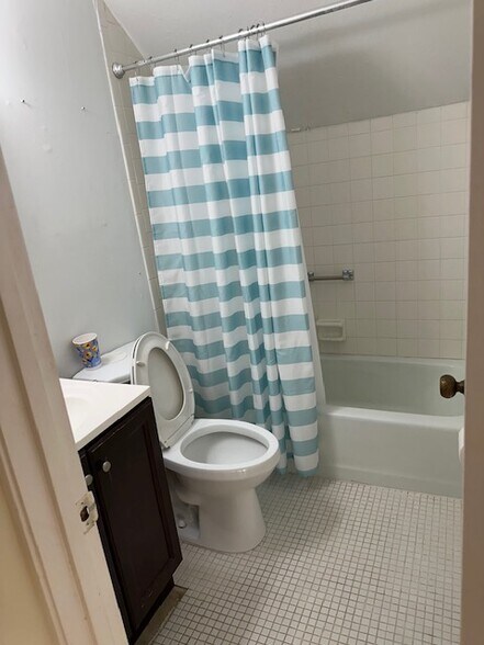 Bath Room - 3600 Hedrick St