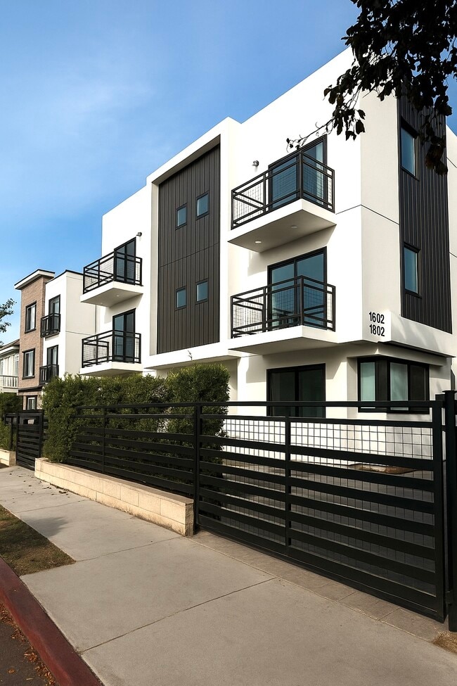 Building Photo - 1500 Arapahoe St