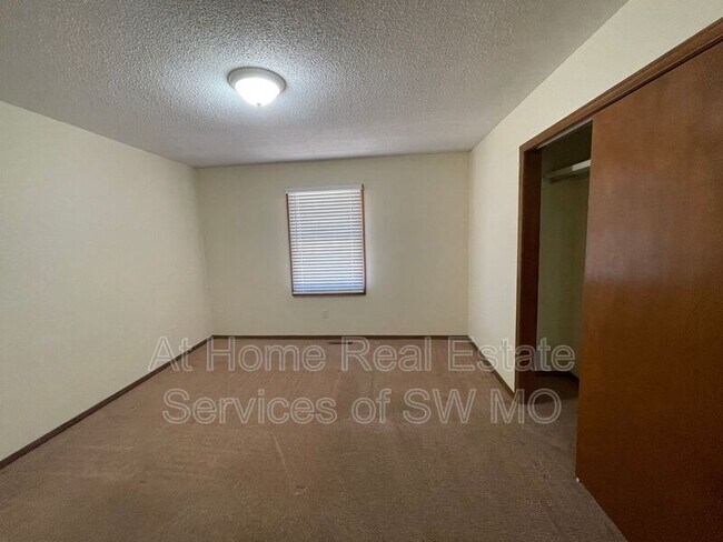 Building Photo - 3161 S Kimbrough Ave