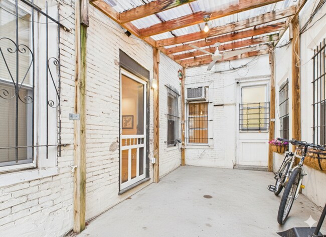 Building Photo - 557 N 16th St