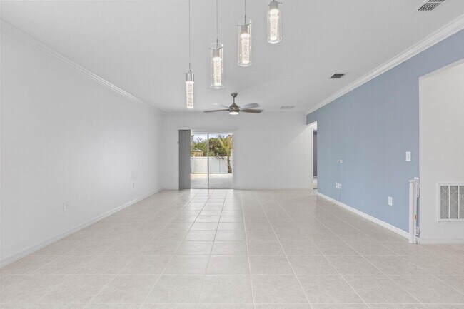 Building Photo - 681 SW Millard Dr