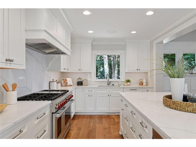 Building Photo - 2462 Lafayette Rd