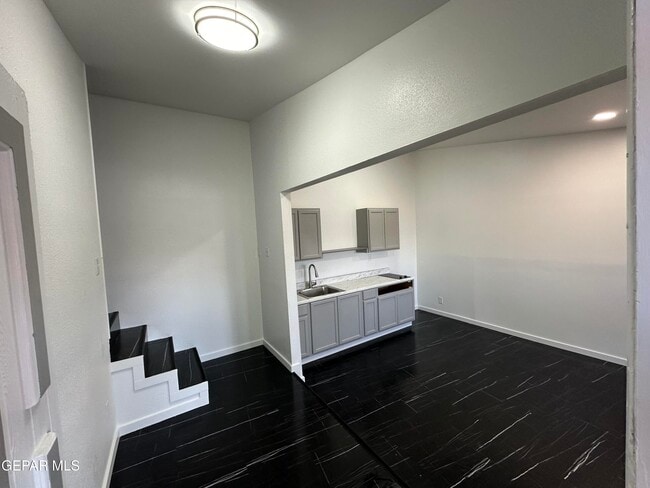 Building Photo - 10408 Medwood Dr