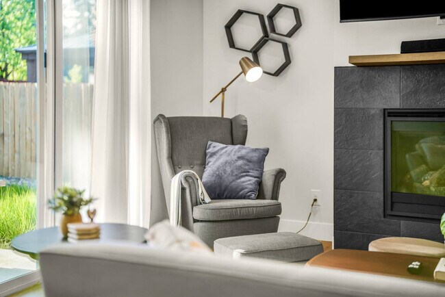 Building Photo - 15206 NE 96th St